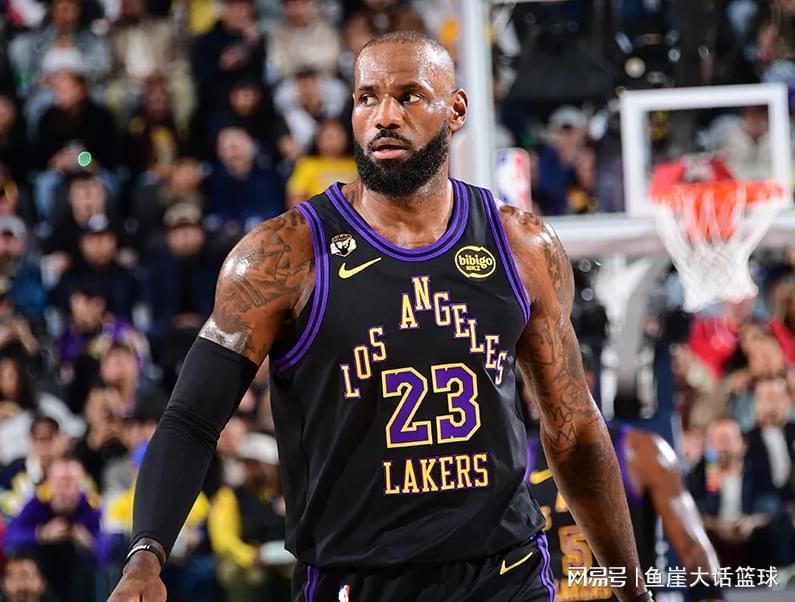 开云部门-湖人两大败因出炉，老詹回应质疑！东契奇两人真该批，雷迪克不满