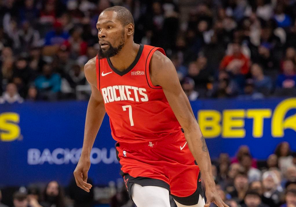 开云团队-背靠背客场战胜东部第一，杜兰特领衔三人红榜，申京两点备受质疑