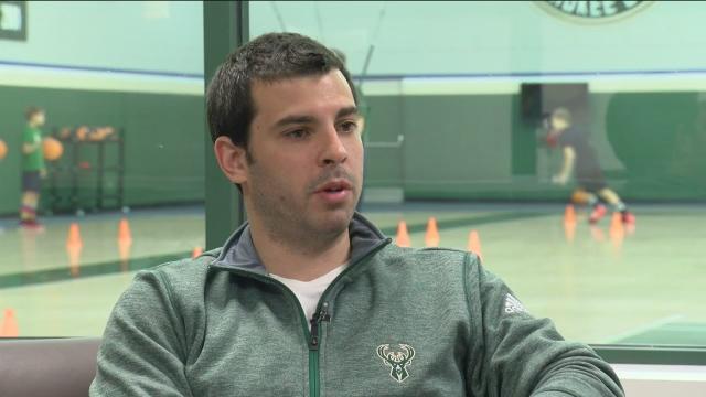 开云平台-全美多州疫苗供不应求 雄鹿副总裁火速接种引质疑