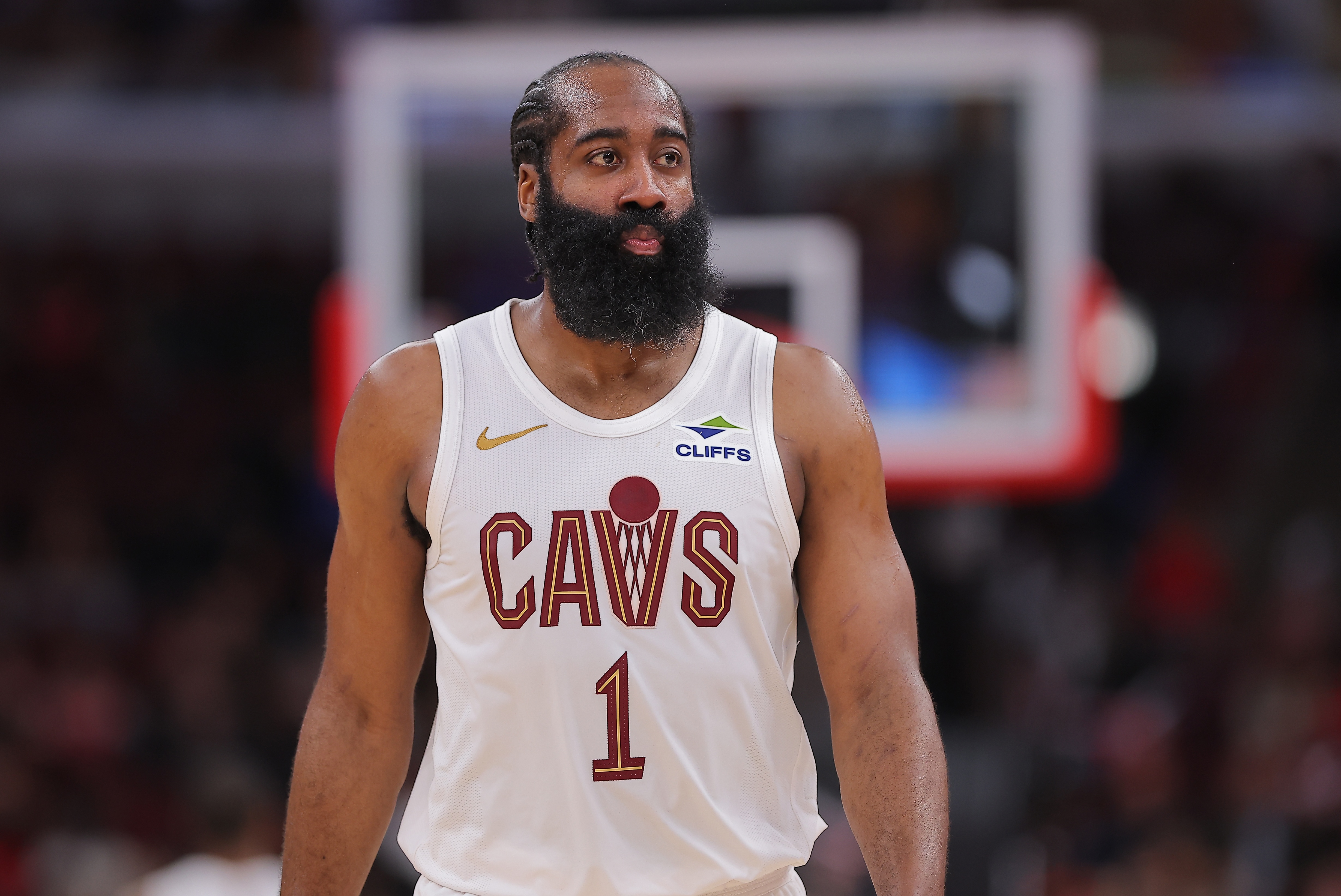 开云体育下载APP-顶不住！哈登13中6拿17分 下半场仅出场8分钟